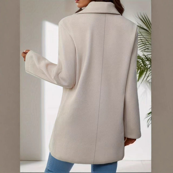 Veste féminine moderne de transition avec grand revers et fermeture à bouton Chic & Stil