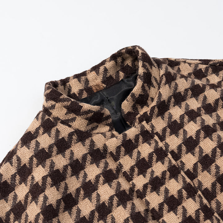 Trendy cropped set for women with checkered pattern and elegant high collar Lune London