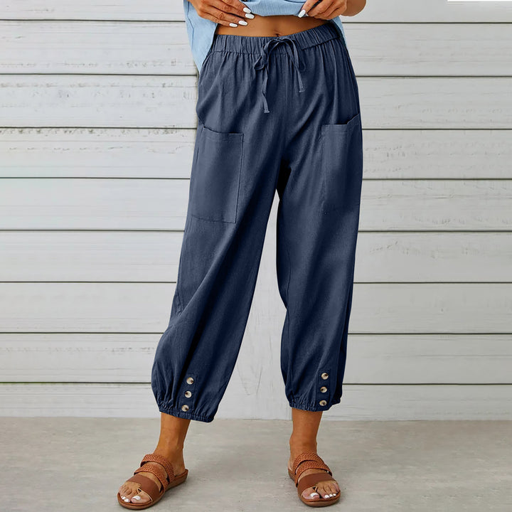 Comfortable leisure pants for women with side pockets and suspenders Lune London