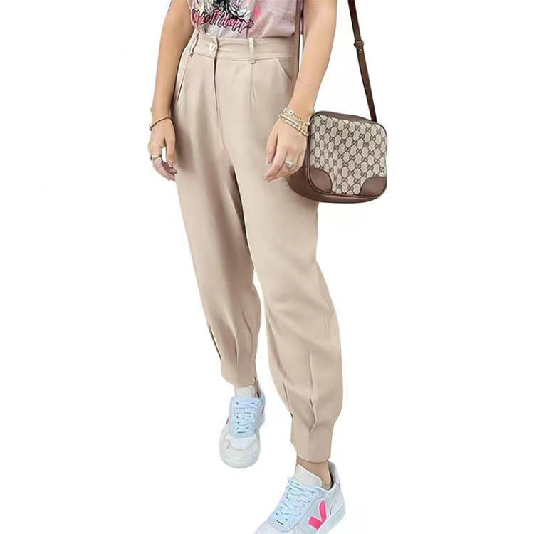 Elegant and fashionable high-waisted pants for women with pleats and side pockets Lune London