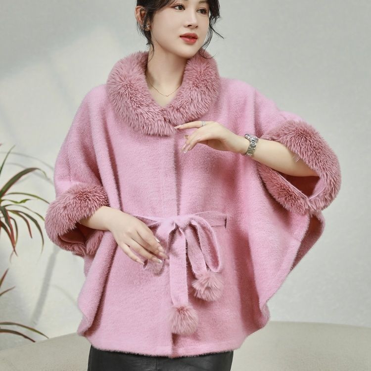 Veste à capuche confortable pour femmes avec col en fourrure amovible Chic & Stil