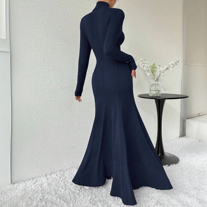 Chic & Stil Elegant maxi dress for women with long sleeves, high collar and flared hem