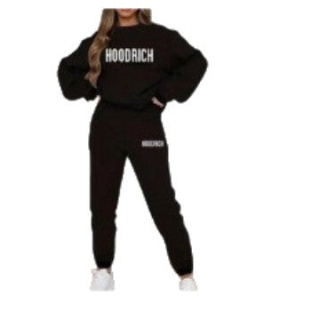 Women's casual set of sweater and joggers with sporty lettering Chic & Stil