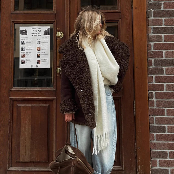 Transitional jacket for women with a voluminous faux fur collar Lune London