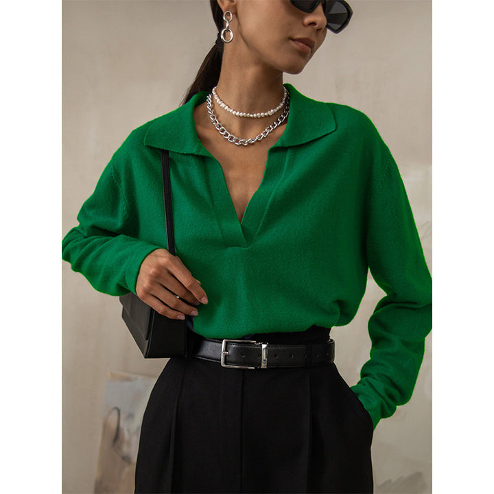 Casual sweater for women with V-neck and trendy details Lune London