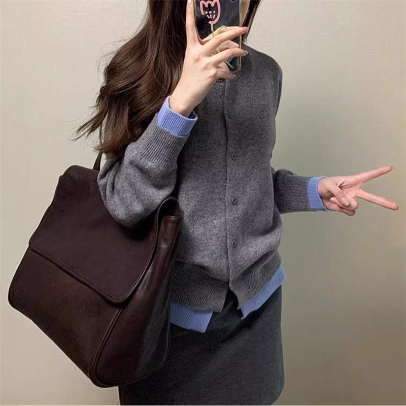 Cardigan en tricot élégant pour femmes avec de fins détails contrastés Chic & Stil