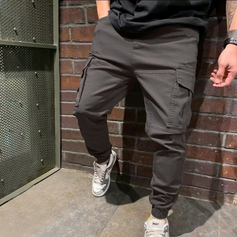 Casual cargo pants for men with practical pockets and sporty fit Lune London