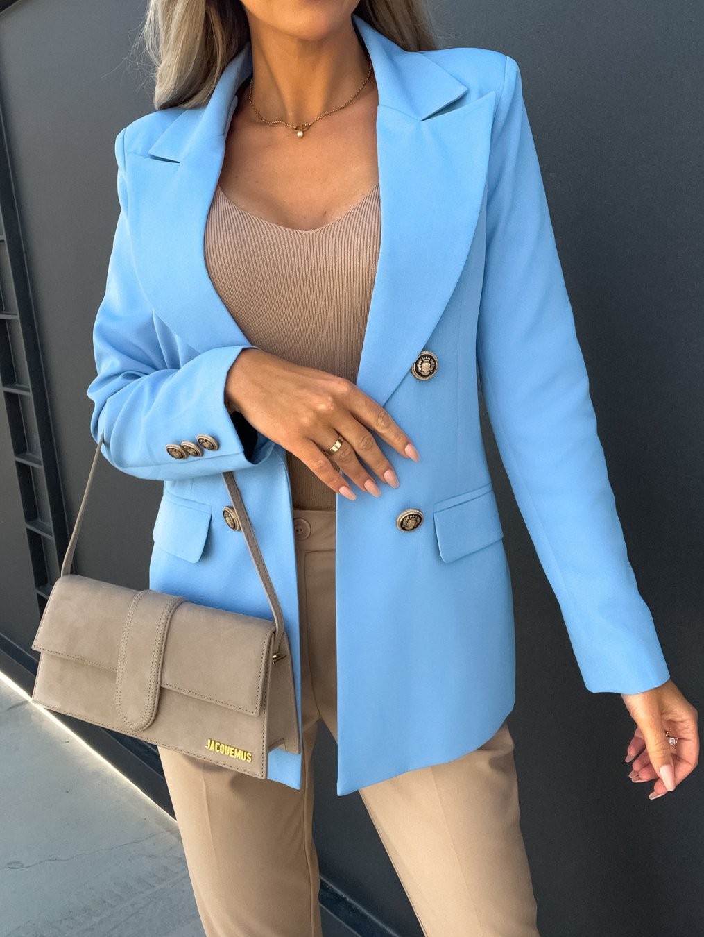 Elegant blazer for women with double-breasted buttons and a modern cut Lune London