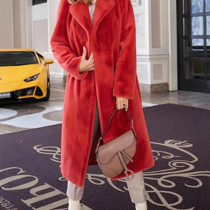 Elegant fleece jacket for women with a modern cut and generous pockets Lune London