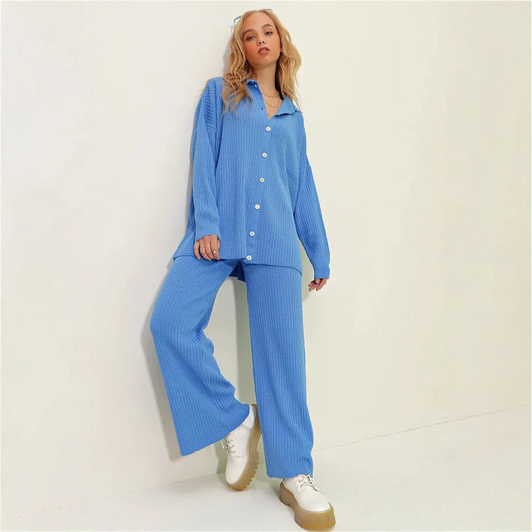 Casual outfit for women with a comfortable fit and button details Lune London