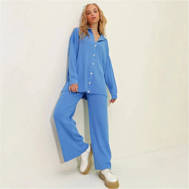 Casual outfit for women with a comfortable fit and button details Lune London