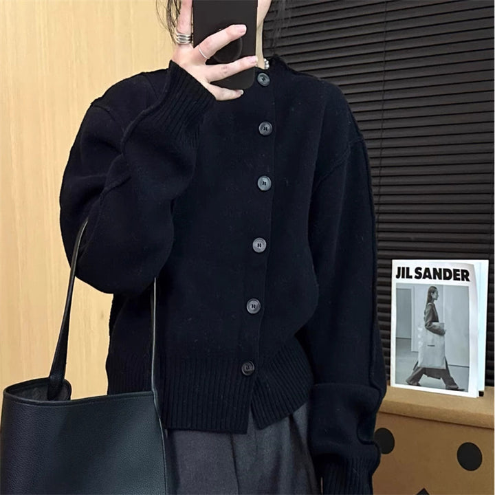 Cardigan pour femmes avec fermeture à boutons élégante et manches volumineuses Chic & Stil