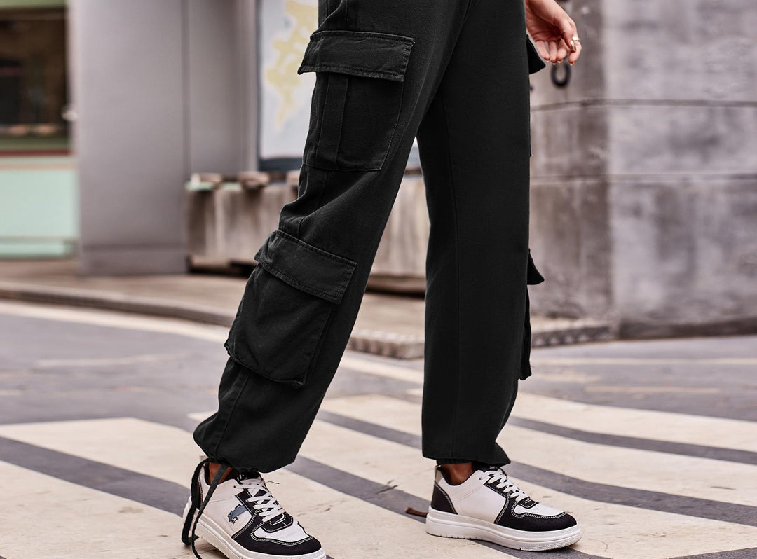 Women's cargo pants with an innovative cut and practical pockets Lune London