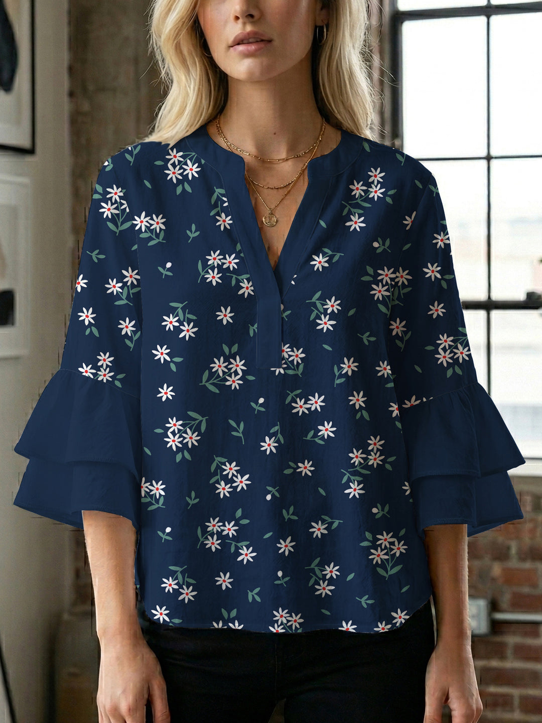Women's blouse with voluminous sleeves and floral design Lune London