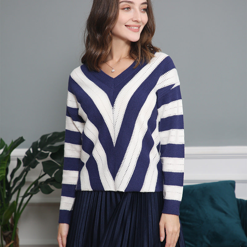 Ladies V-neck pullover with a refined striped pattern Lune London