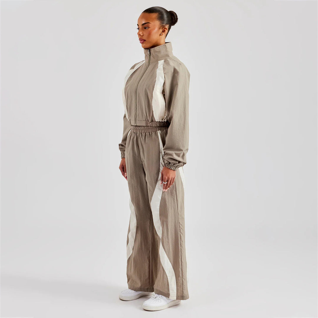 Women's sports outfit with elastic waist and contrasting bands Lune London