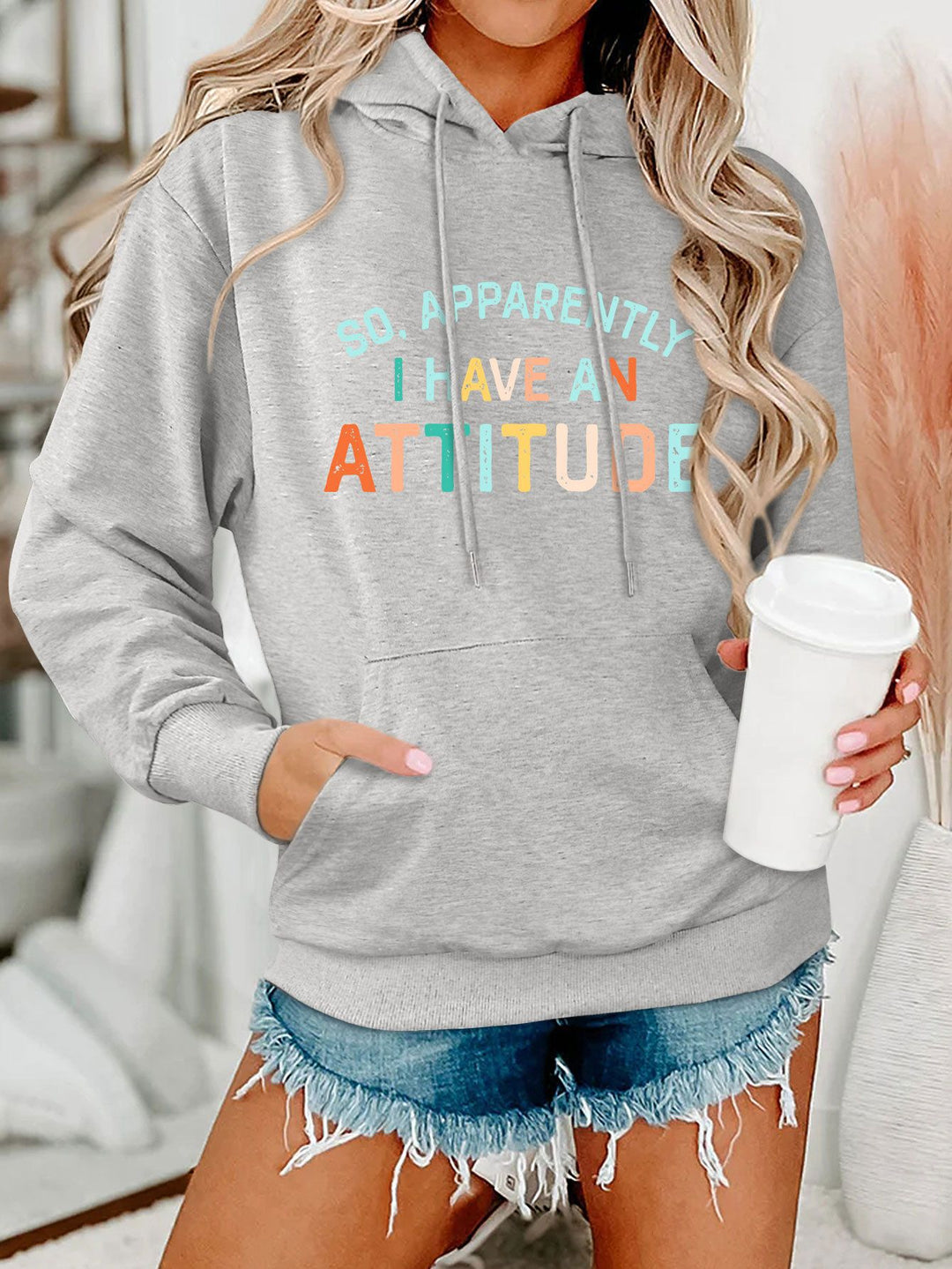 Sweat à capuche pour femmes avec lettrage créatif et coupe décontractée Chic & Stil