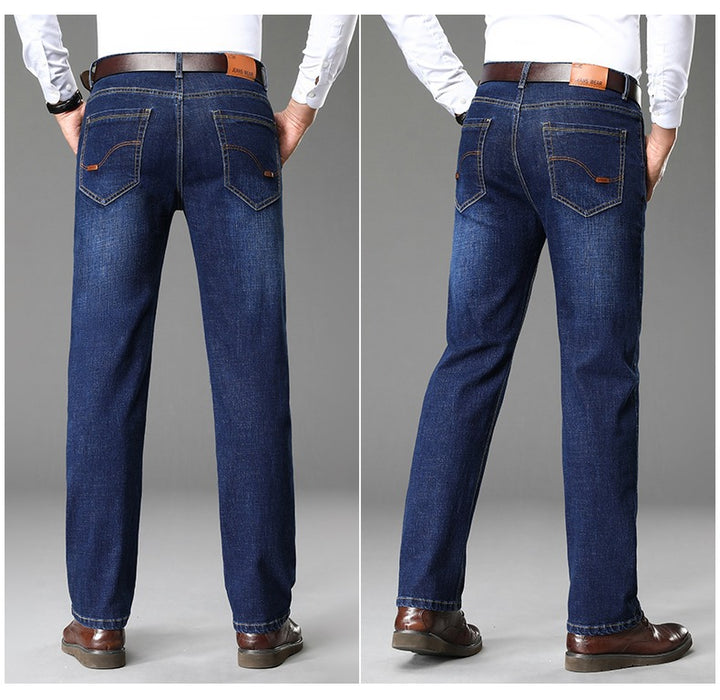 Classic jeans for men in a business casual style with a particularly comfortable fit Lune London