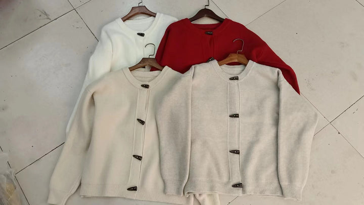 Cardigan pour femmes avec des détails de boutons élégants Chic & Stil