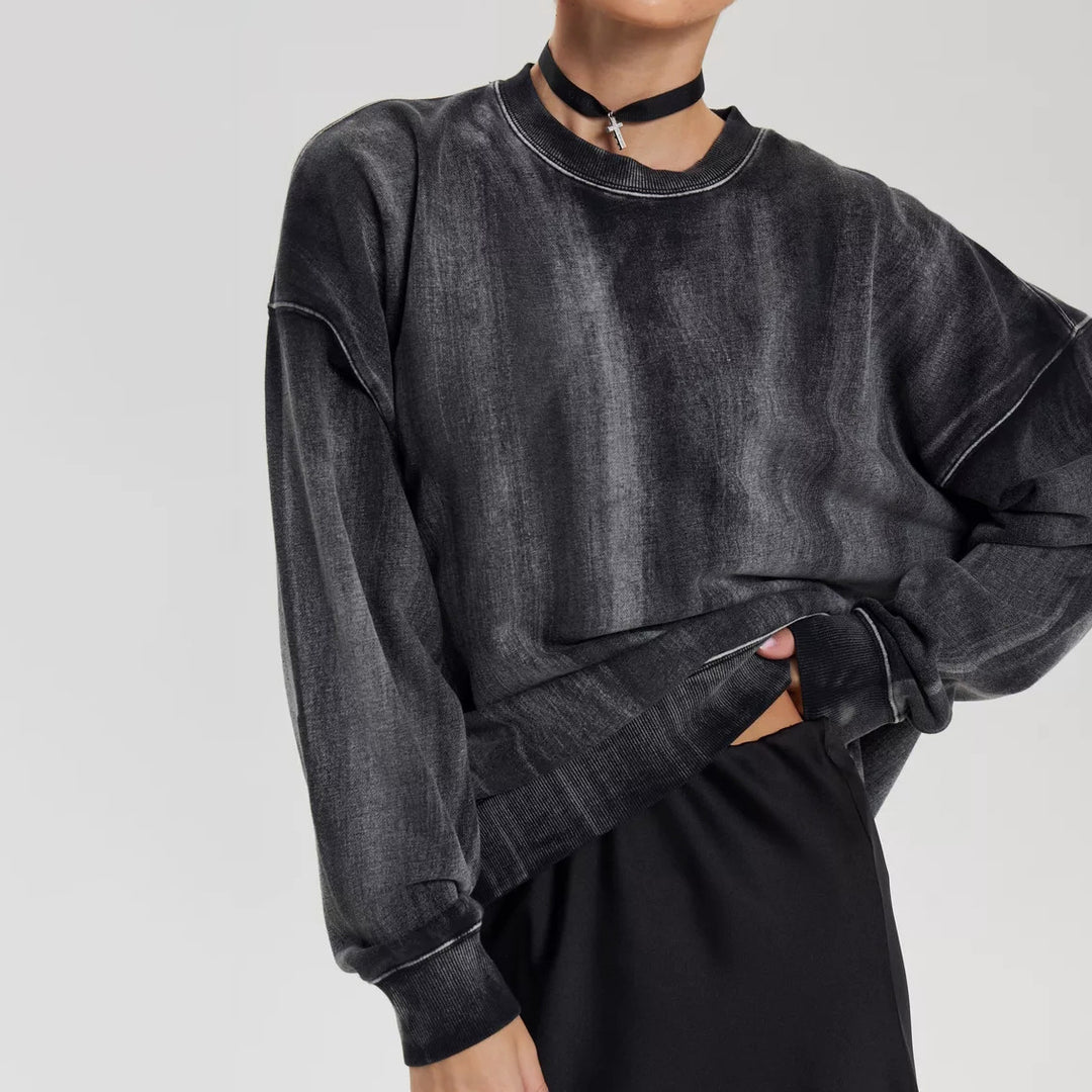 Casual oversized sweater for women with trendy accents and a textured fabric Lune London