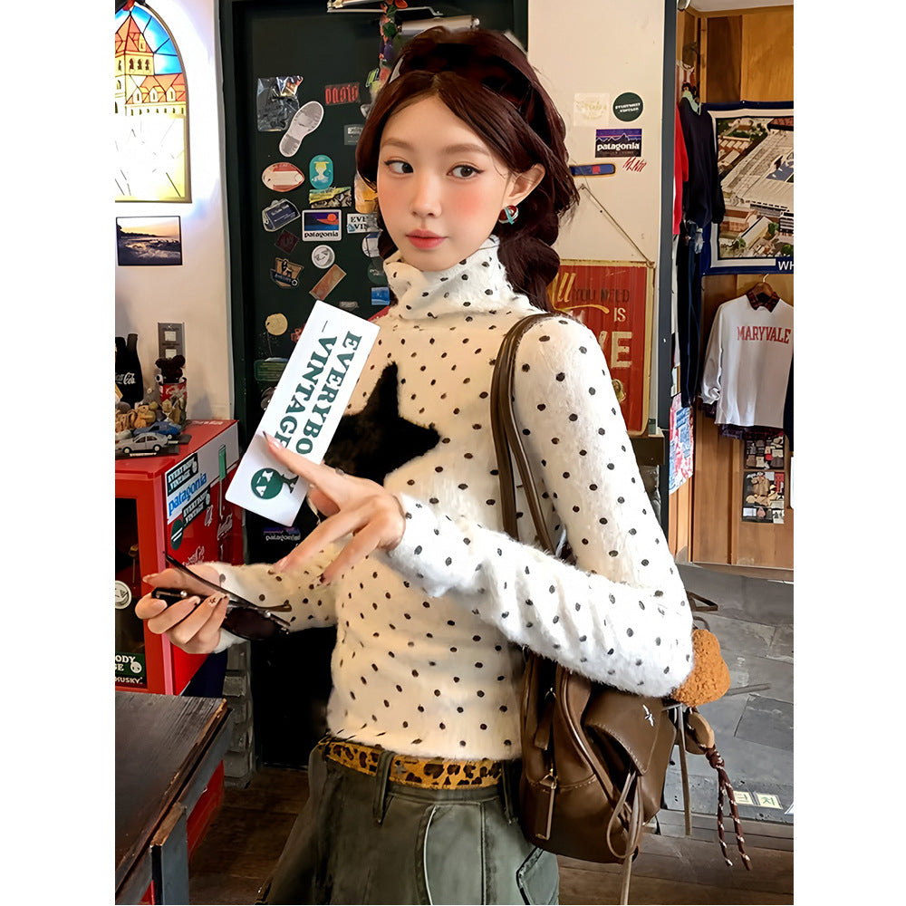Ladies fashionable long sleeve shirt with turtleneck and striking star pattern Chic & Stil