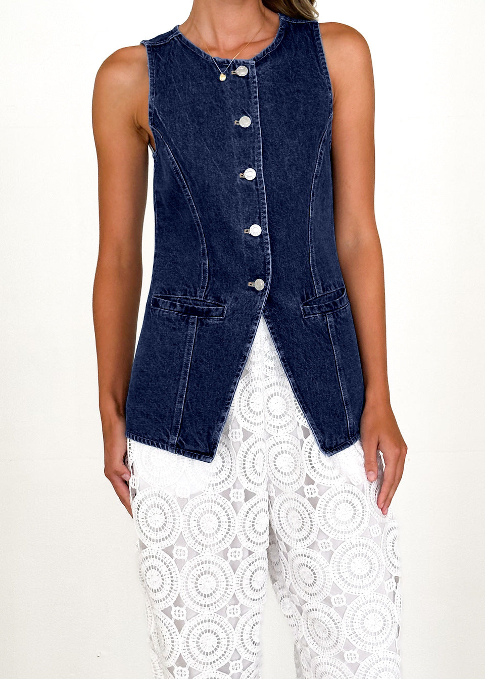 Denim vest for women with fitted cut and button details Chic & Stil