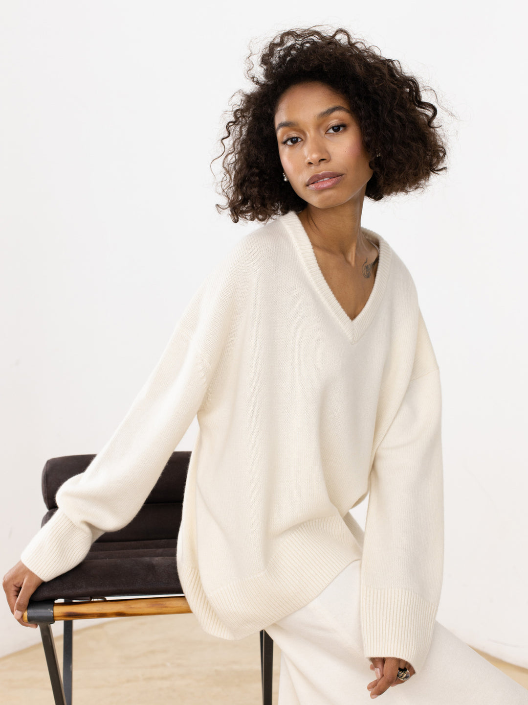 Viscose sweater for women with deep V-neckline and wide edges Lune London
