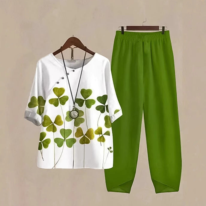 Ensemble deux pièces pour femmes avec design floral et coupe décontractée Chic & Stil