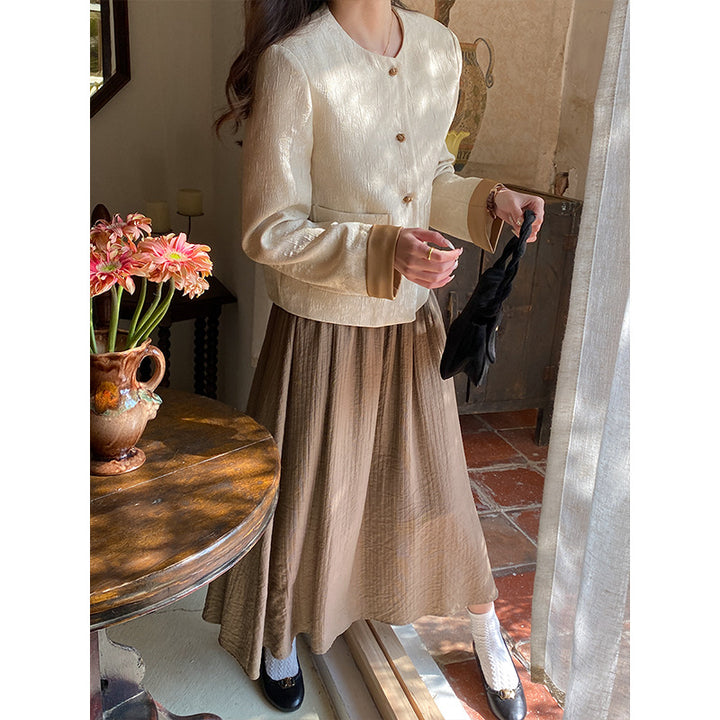 Ladies elegant shorter blazer with decorative button details Chic & Stil