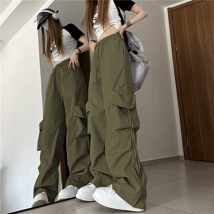 Women’s cargo pants in urban style with side pockets and elastic waistband