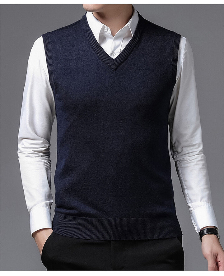 Men's V-neck sweater in fine cotton blend with elegant structure Lune London