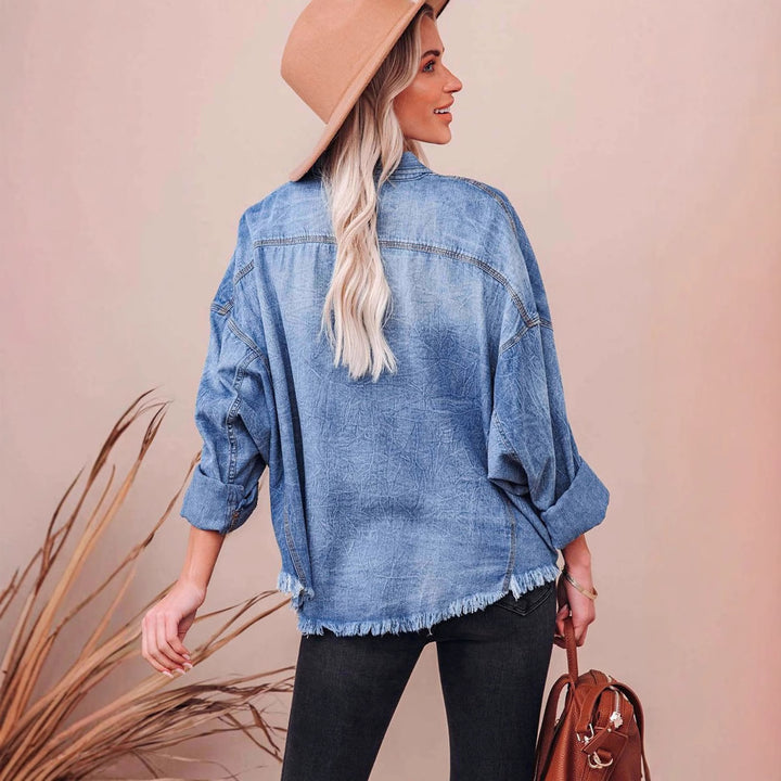 Oversized casual style women's denim jacket with frayed details Chic & Stil