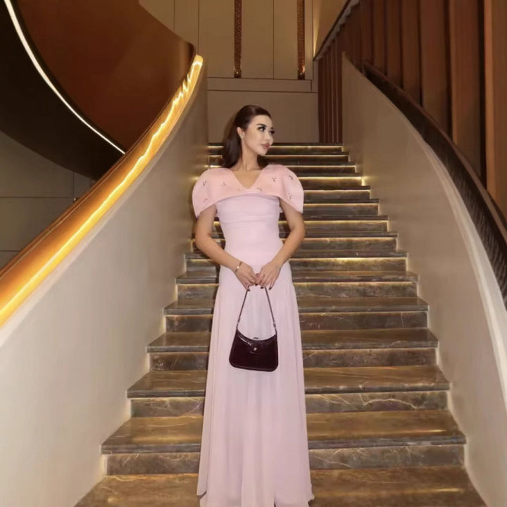 Robe de soirée élégante pour femmes avec un design d'épaule rêveur et une coupe près du corps Chic & Stil