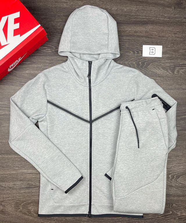 Sporty hoodie set for men with breathable properties and modern contrast details Chic and Style