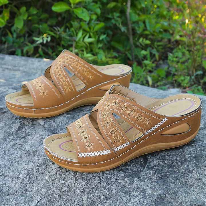 Comfortable strap sandals for women with floral design and adjacent openings Lune London