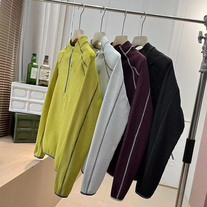 Haut à capuche fonctionnel pour femmes avec design de fermeture éclair innovant Chic & Stil