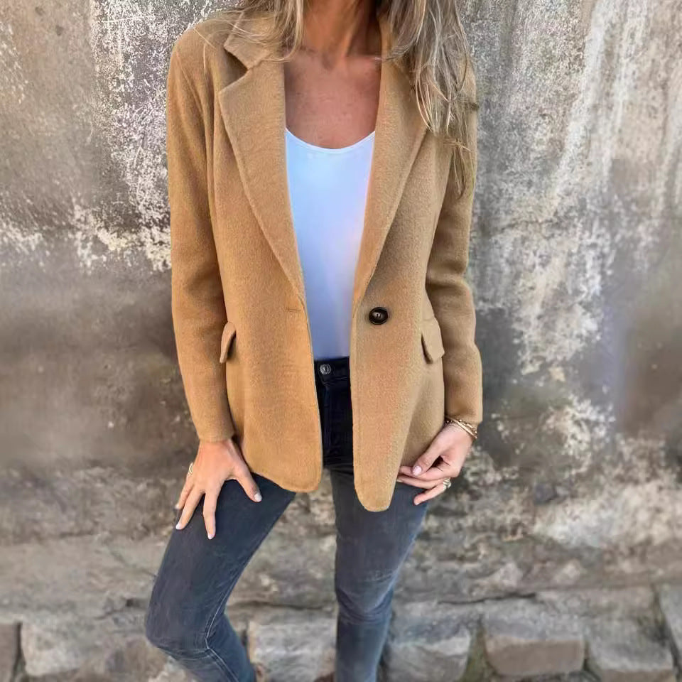 Fashionable women's blazer in soft fabric with elegant details Lune London
