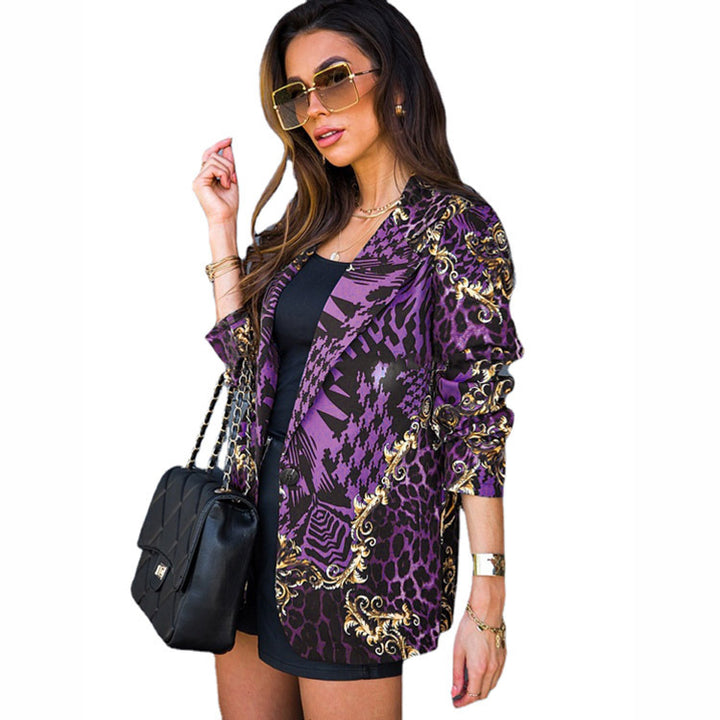 Fashionable women's blazer with a shiny design and a casual fit Lune London