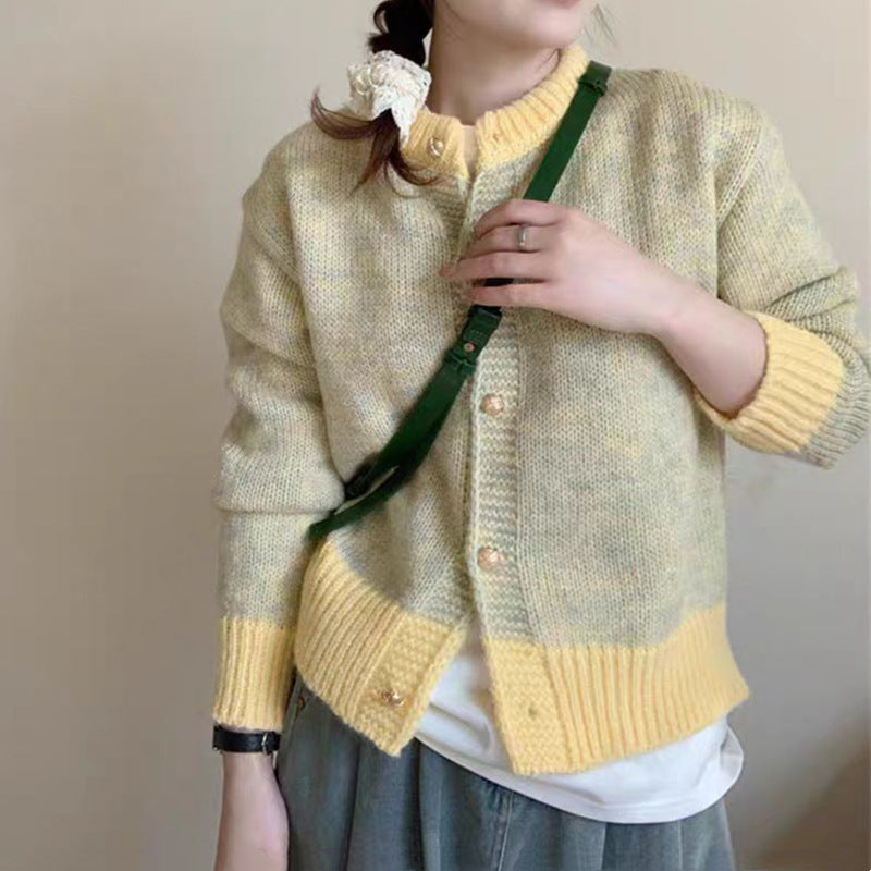 Cardigan pour femmes avec des poignets contrastés et des détails de boutons Chic & Stil