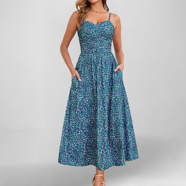 Robe maxi femme avec fines bretelles et poches latérales pratiques Chic & Stil