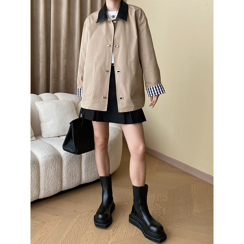 Women's transitional jacket with contrasting collar and practical pockets Chic & Stil