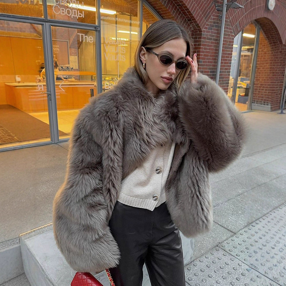 Women's luxurious faux fur coat with voluminous sleeves Lune London