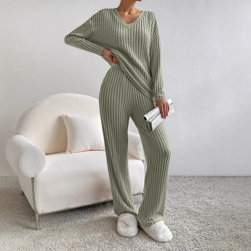Comfortable knit set for women with V-neck and wide pants Lune London
