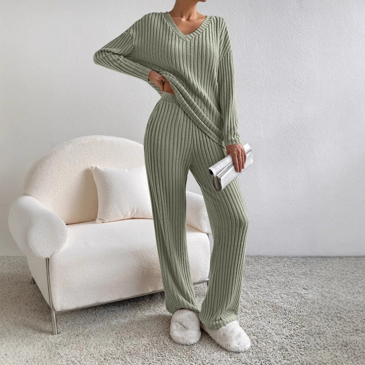 Comfortable knit set for women with V-neck and wide pants Lune London