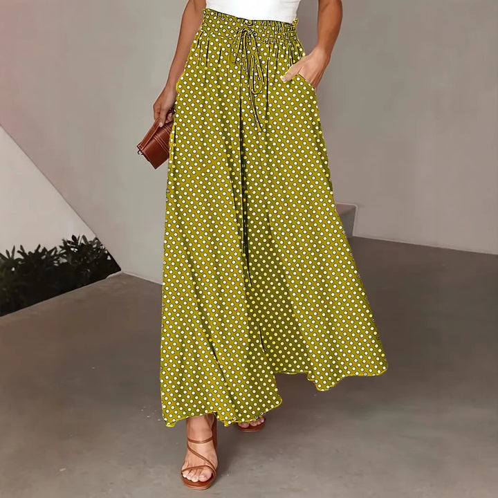 Loose-fitting leisure pants for women with an elastic waistband and side pockets Lune London