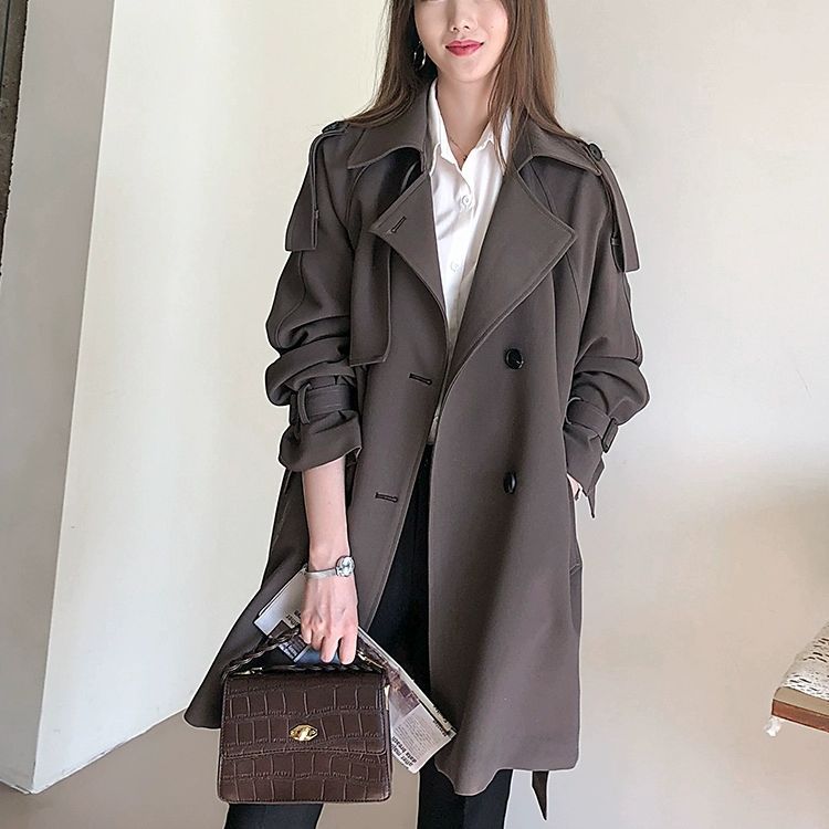 Manteau trench féminin à la mode avec design texturé Chic & Stil