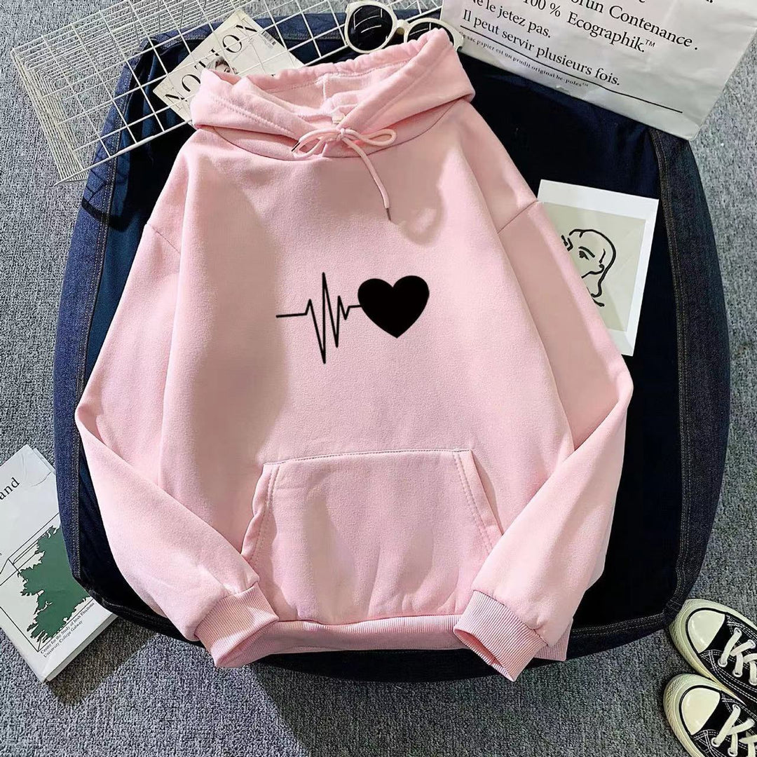Women's hoodie with heartwarming design and cozy fit Chic & Stil