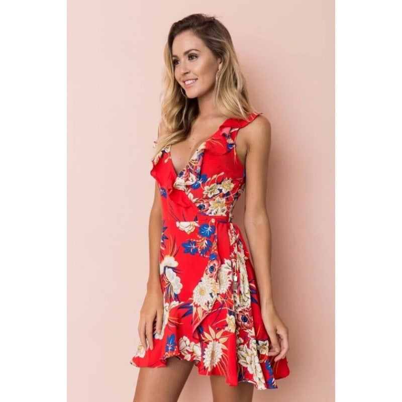 Robe mini femme avec encolure à volants floraux et silhouette ajustée Chic & Stil