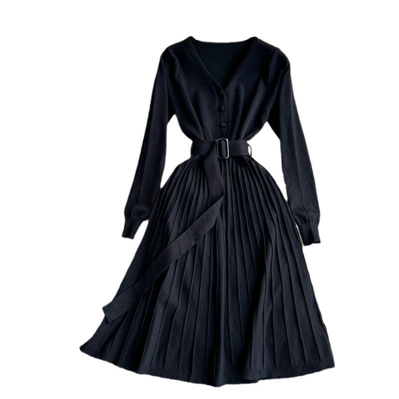 Pleated dress for women with belt and V-neck Lune London
