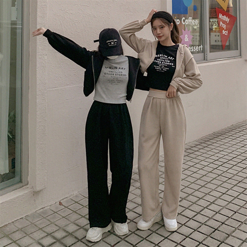 Ladies sporty lounge set with hoodie and wide-cut pants Chic & Stil
